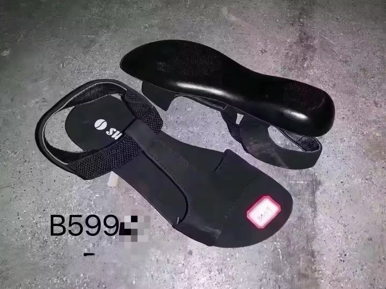 B599